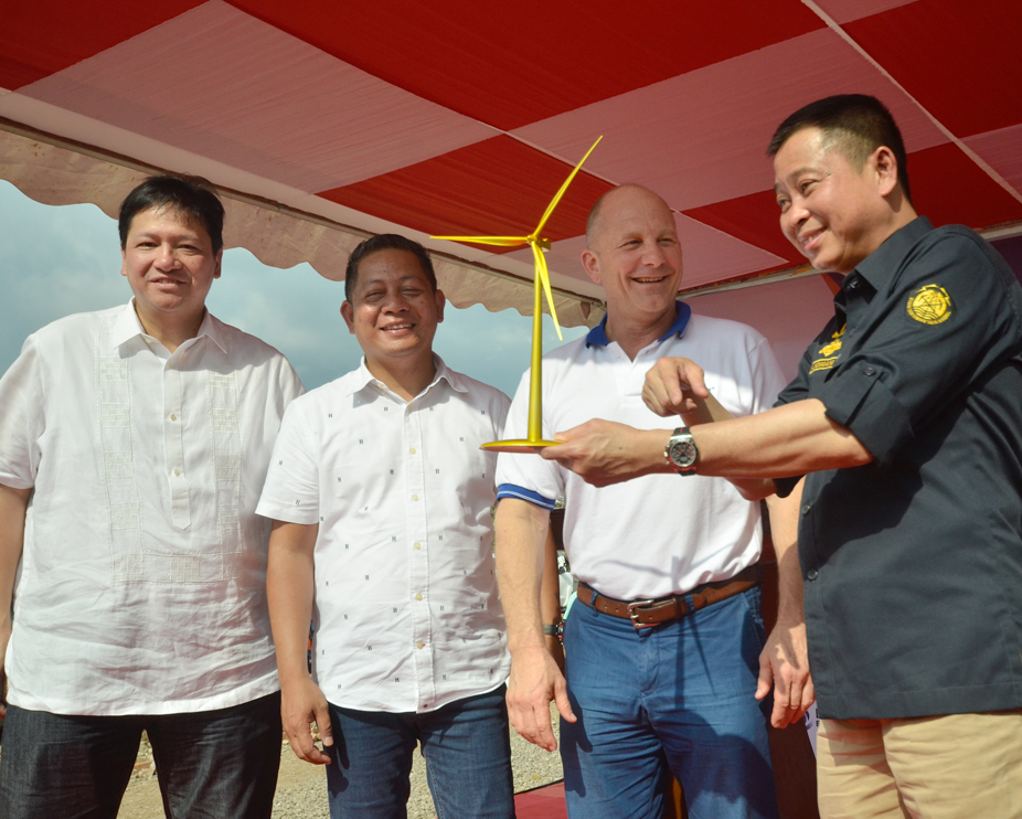 Energy and Mineral Resources Ministers Ignatius Jonan (Rightmost) with (L-R) AC Energy President and CEO Eric T. Francia, Sidrap Regent Rusdi Masse, and UPC UPC Renewables CEO Brian Caffyn